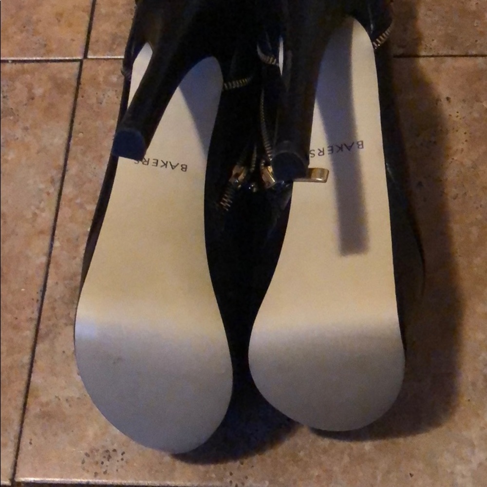 HEELS - Picture 4 of 5
